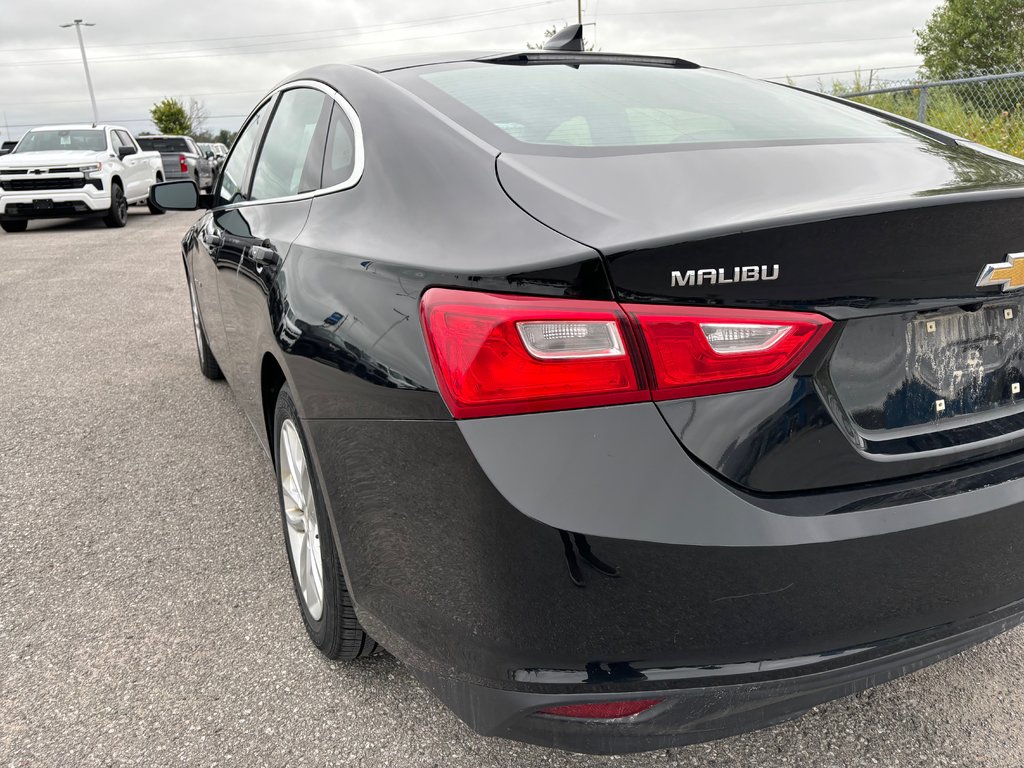 2016 Chevrolet Malibu in Pickering, Ontario - 6 - w1024h768px