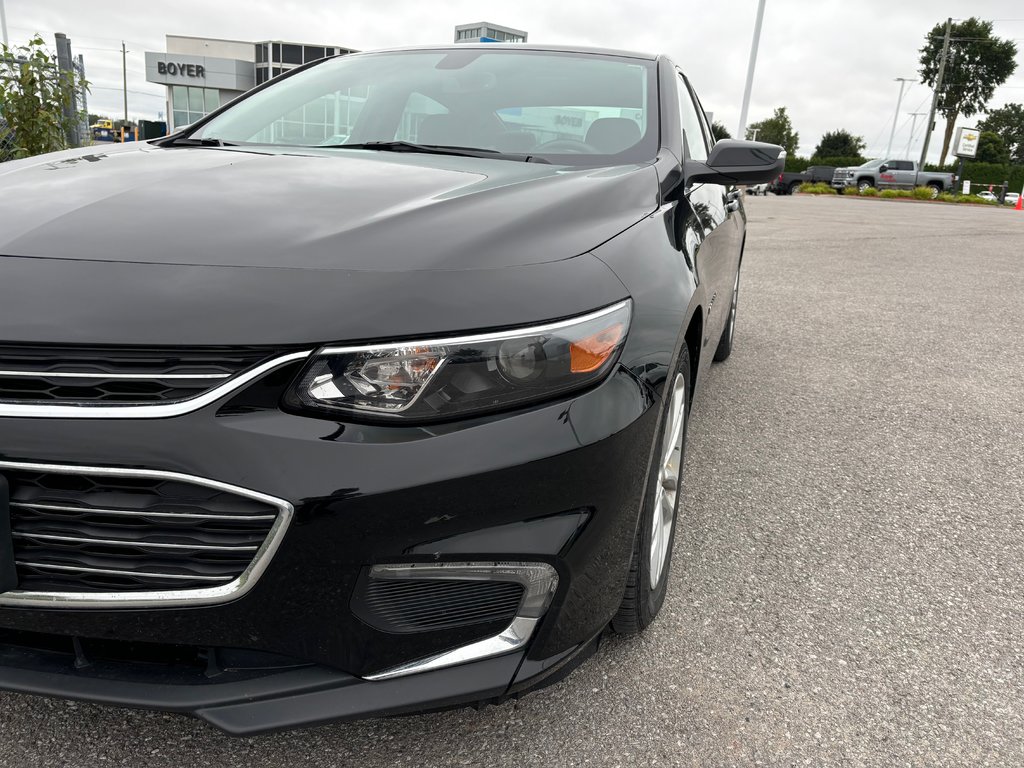 2016 Chevrolet Malibu in Pickering, Ontario - 3 - w1024h768px