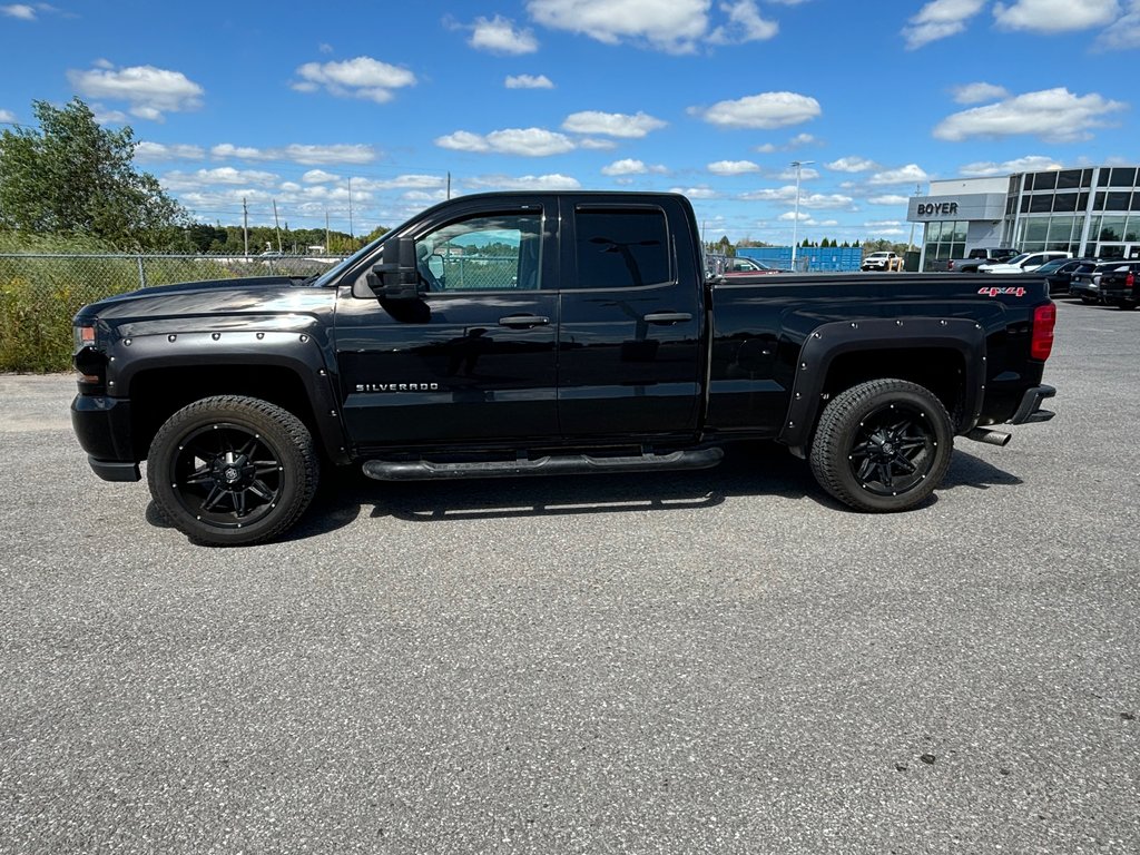 2017 Chevrolet Silverado 1500 in Lindsay, Ontario - 5 - w1024h768px