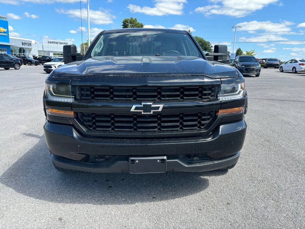 2017 Chevrolet Silverado 1500 in Lindsay, Ontario - 2 - w1024h768px