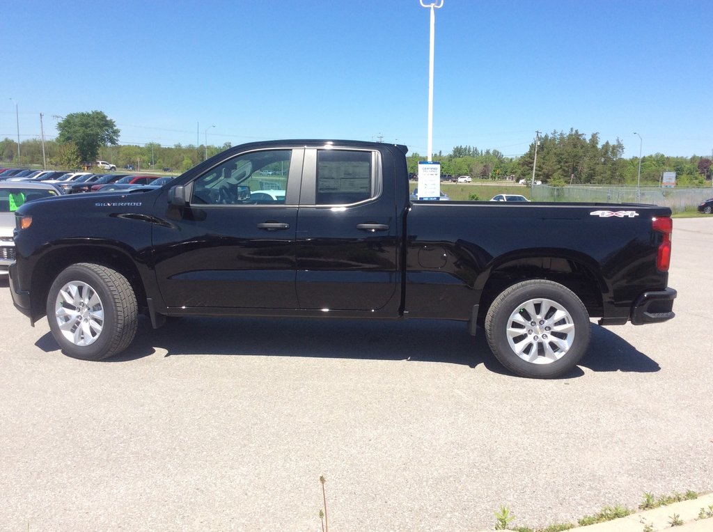 2019 Chevrolet Silverado 1500 in Pickering, Ontario - 2 - w1024h768px