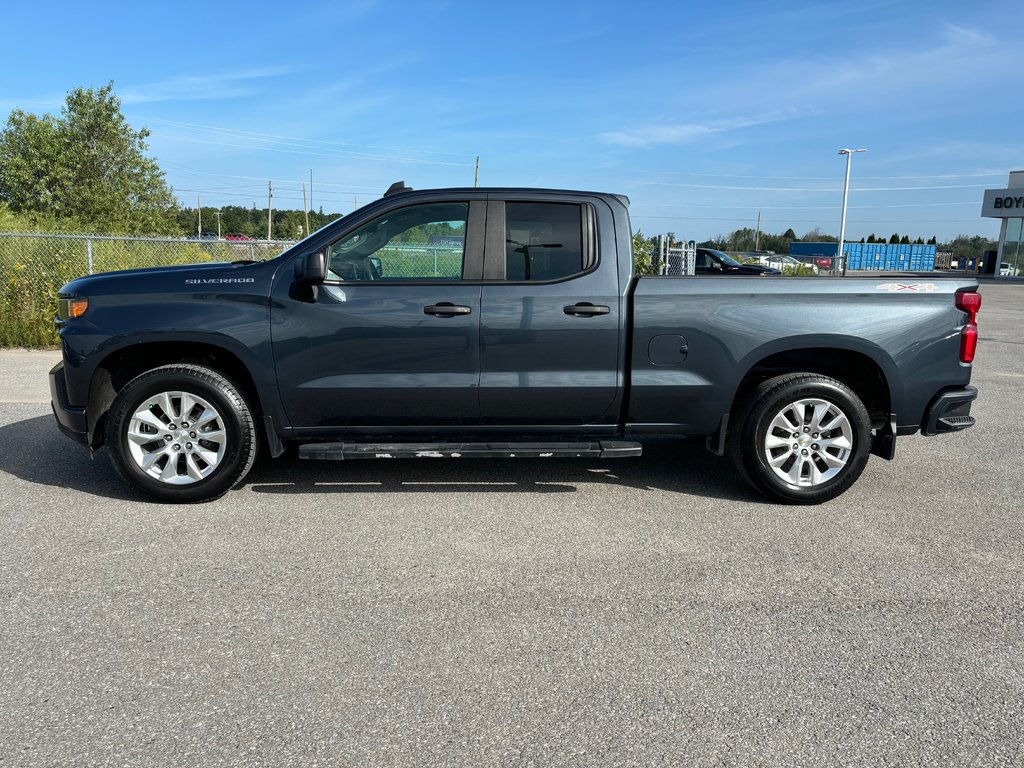 2021 Chevrolet Silverado 1500 in Lindsay, Ontario - 5 - w1024h768px