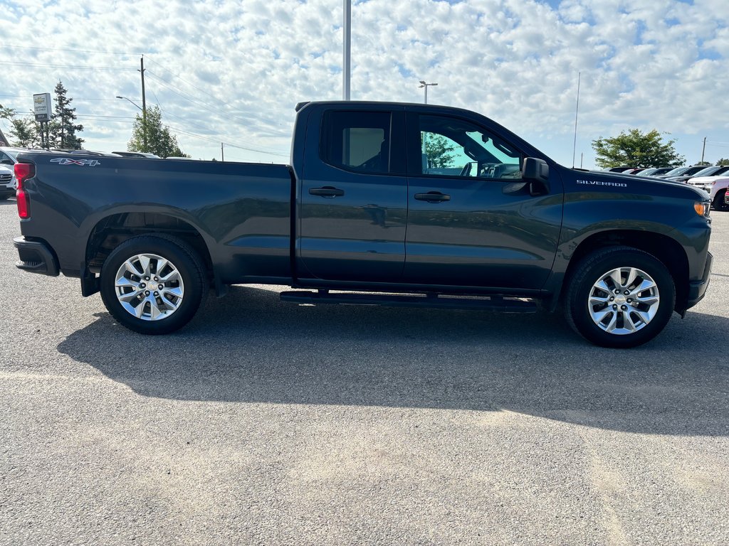 2021 Chevrolet Silverado 1500 in Lindsay, Ontario - 9 - w1024h768px