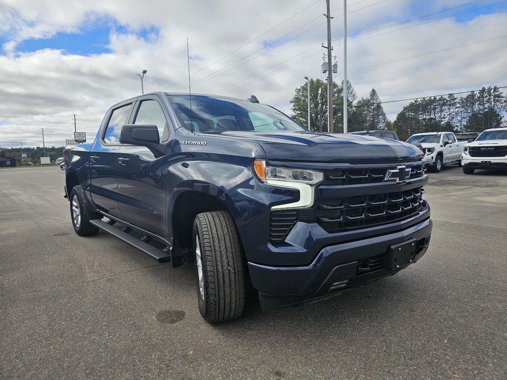 2022 Chevrolet Silverado 1500 in Pickering, Ontario - 3 - w1024h768px