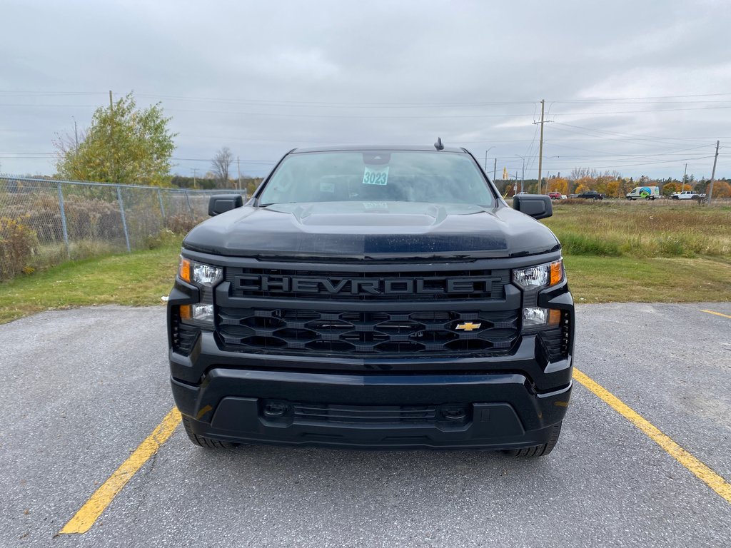 2023 Chevrolet Silverado 1500 in Pickering, Ontario - 3 - w1024h768px
