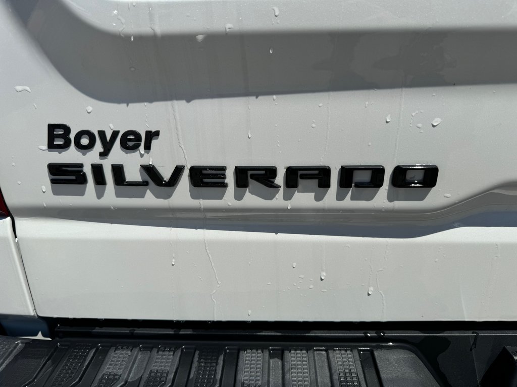 2023 Chevrolet Silverado Crew High Country 4WD in Pickering, Ontario - 8 - w1024h768px