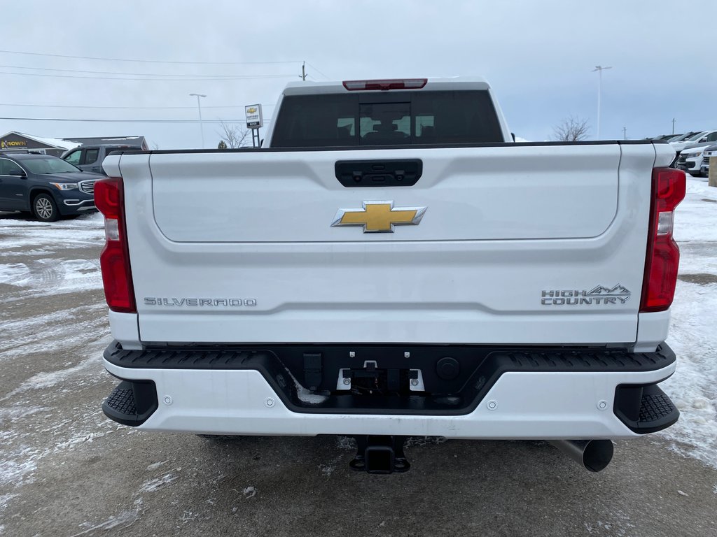 2023 Chevrolet Silverado 2500 in Pickering, Ontario - 3 - w1024h768px