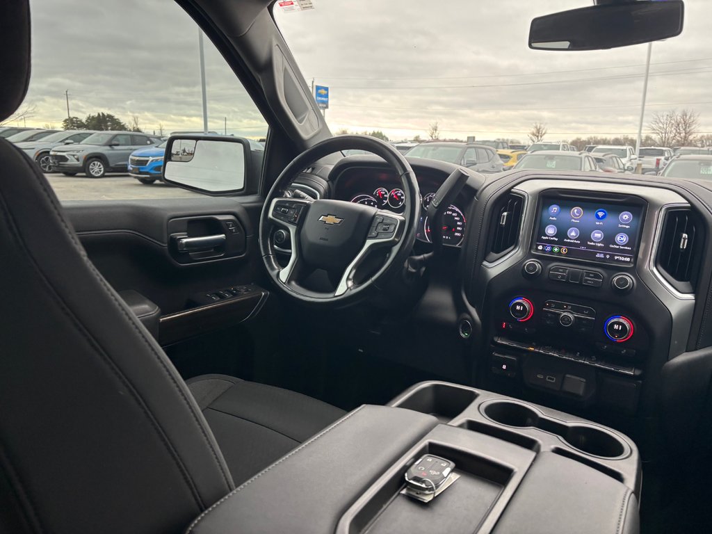 2021 Chevrolet Silverado in Lindsay, Ontario - 10 - w1024h768px