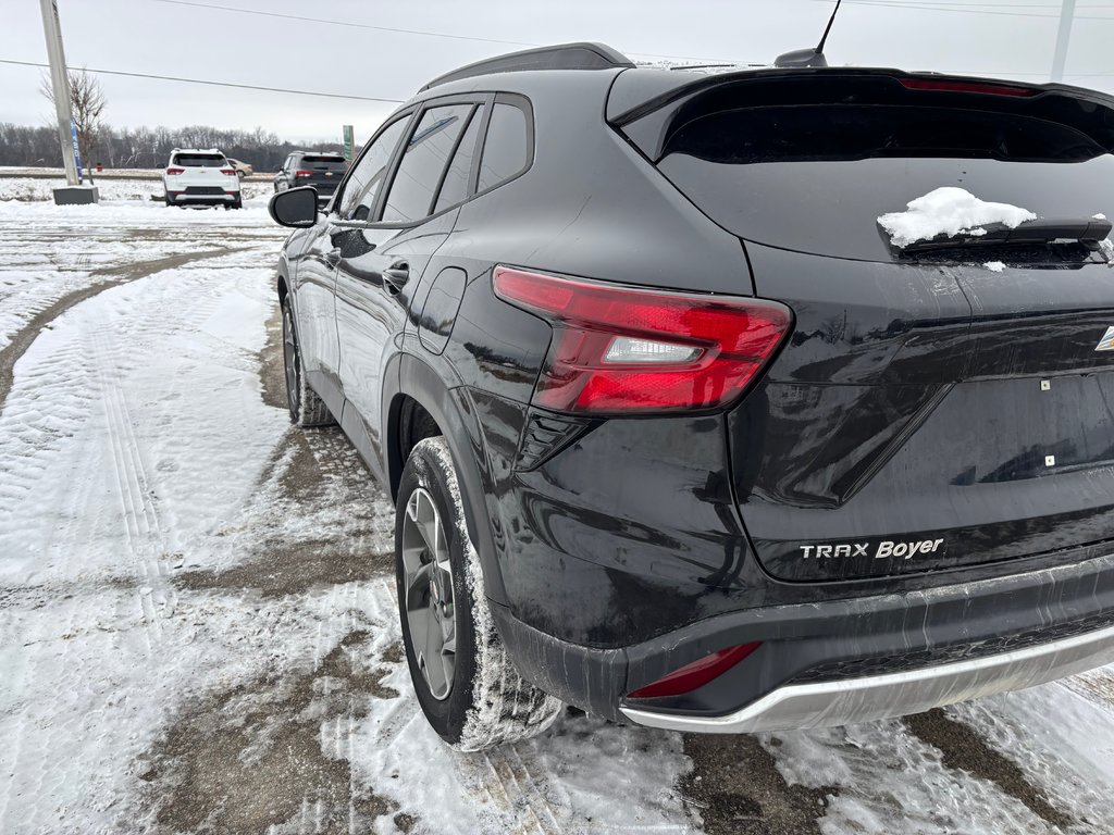 2024 Chevrolet Trax in Lindsay, Ontario - 6 - w1024h768px