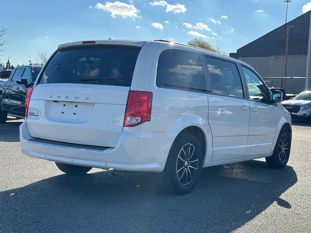 2017 Dodge Grand Caravan in Pickering, Ontario - 5 - w1024h768px