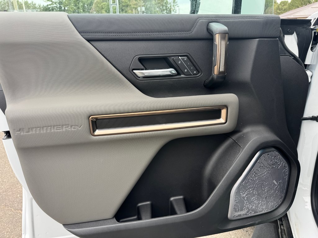 2025 GMC HUMMER EV SUV in Pickering, Ontario - 33 - w1024h768px