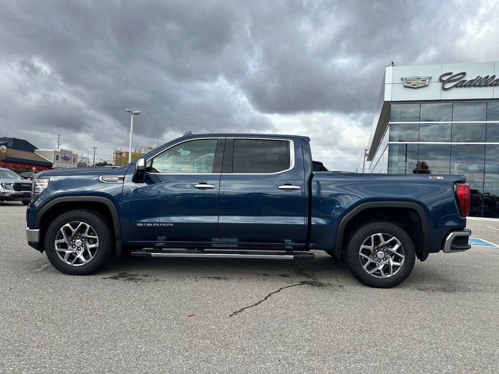 2022  Sierra 1500 SLT in Pickering, Ontario - 2 - w1024h768px