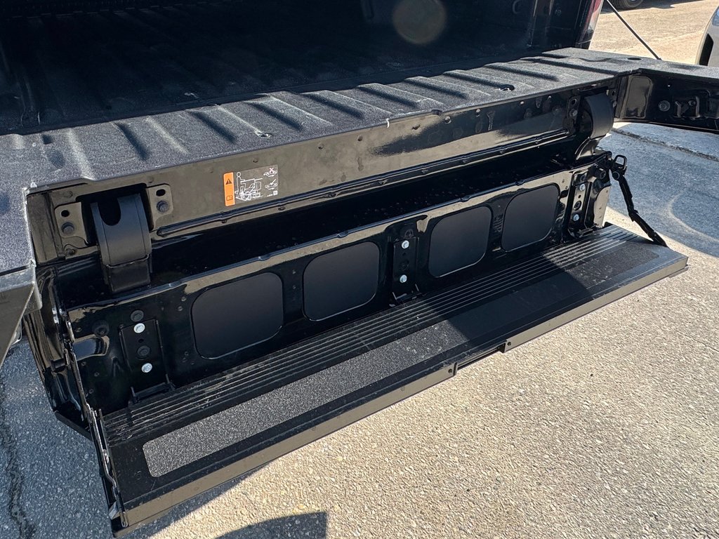 2025 GMC Sierra EV in Pickering, Ontario - 10 - w1024h768px