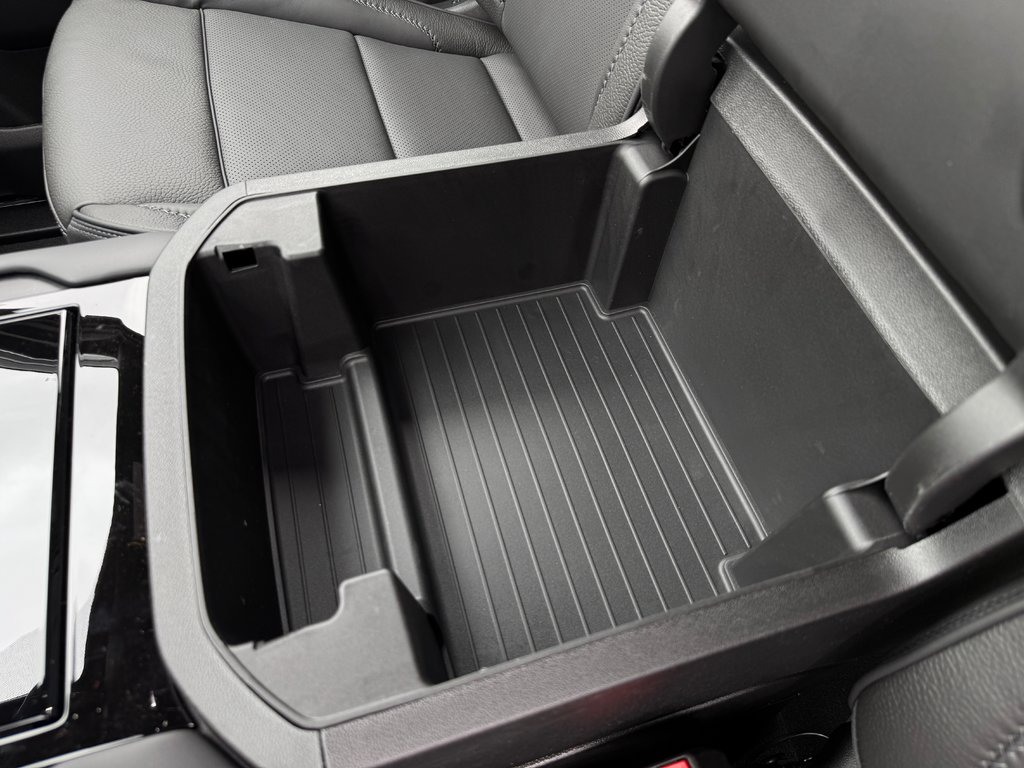 2025 GMC Yukon in Pickering, Ontario - 13 - w1024h768px