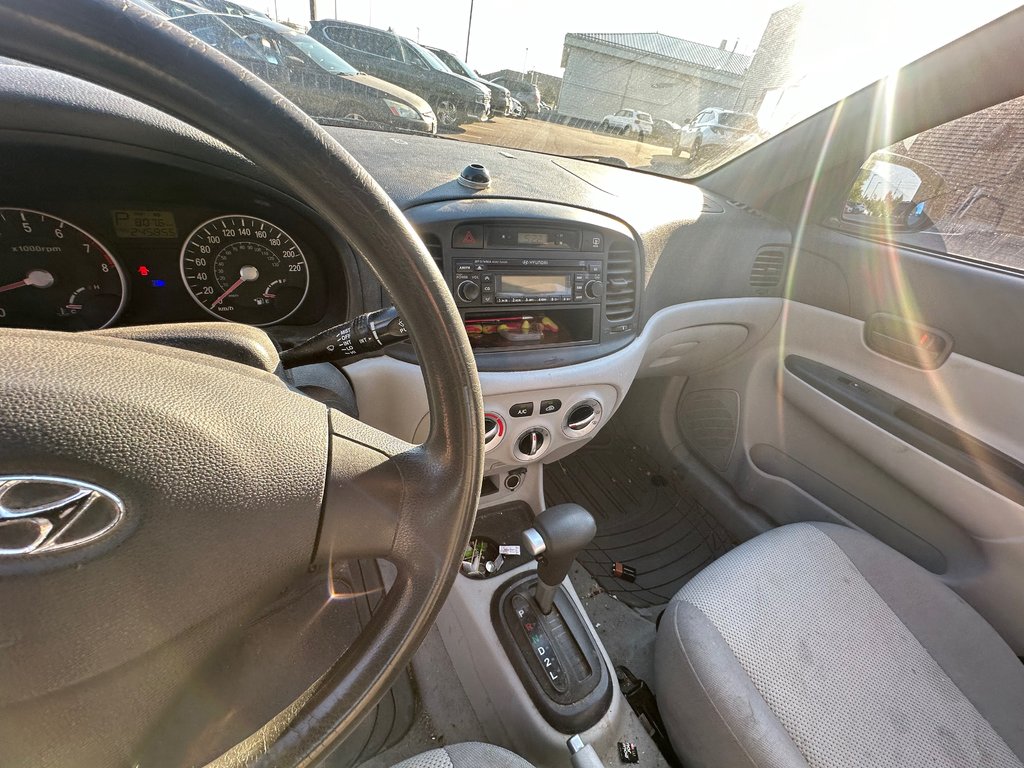 2007 Hyundai Accent in Pickering, Ontario - 10 - w1024h768px