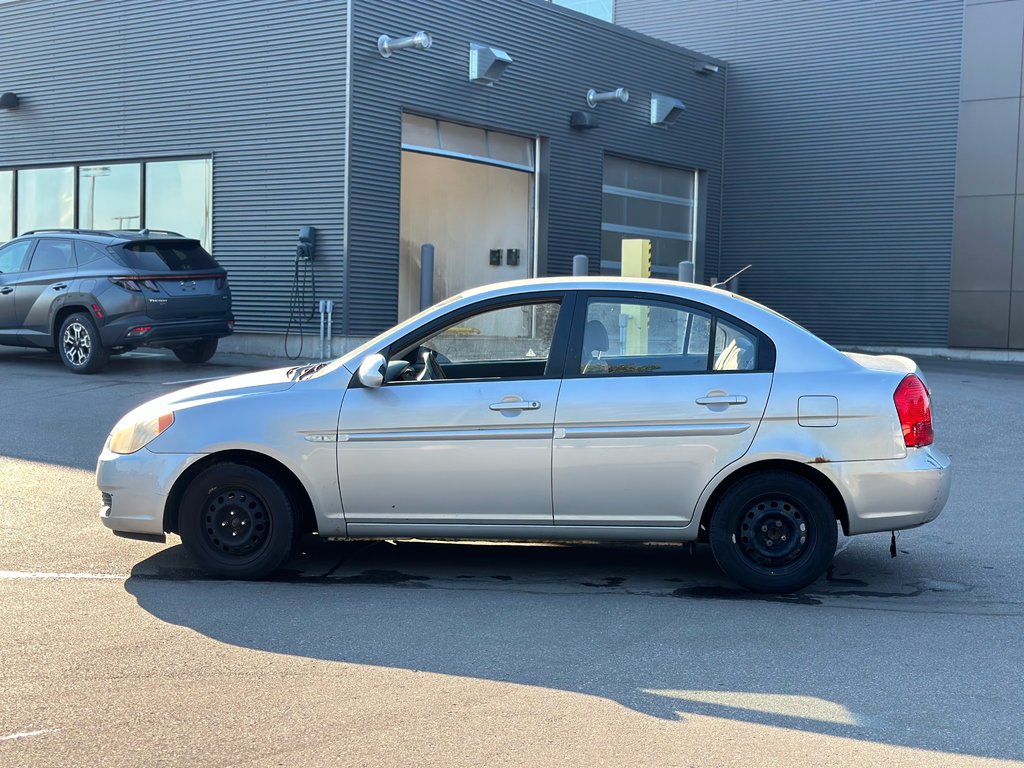 2007 Hyundai Accent in Pickering, Ontario - 2 - w1024h768px