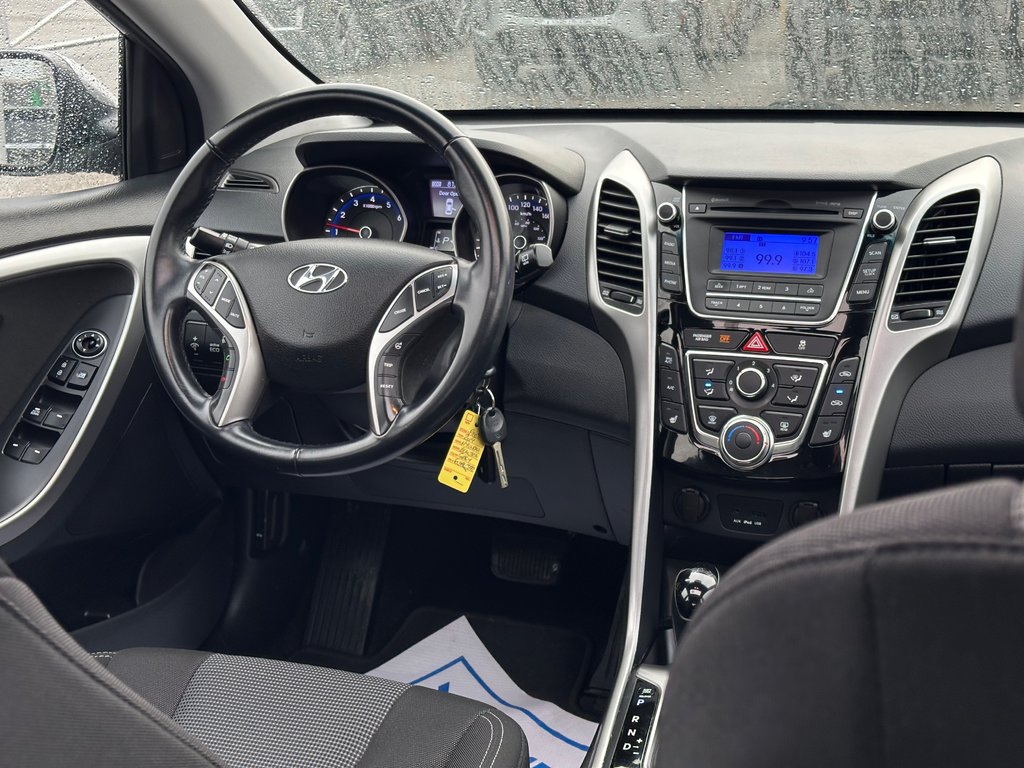 2014 Hyundai Elantra GT in Pickering, Ontario - 12 - w1024h768px