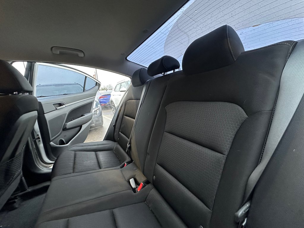 2018 Hyundai Elantra in Pickering, Ontario - 15 - w1024h768px