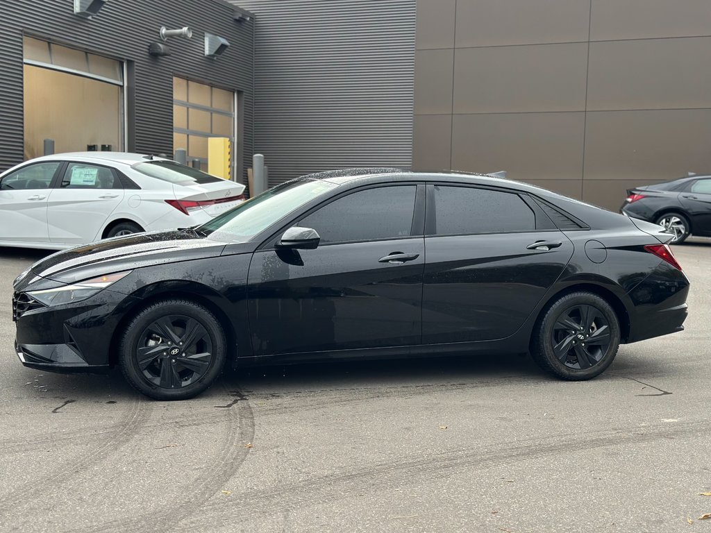 2022 Hyundai Elantra in Pickering, Ontario - 2 - w1024h768px