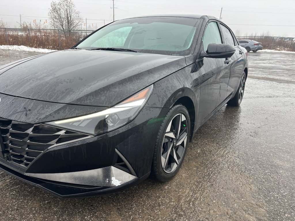 2022 Hyundai Elantra in Lindsay, Ontario - 3 - w1024h768px