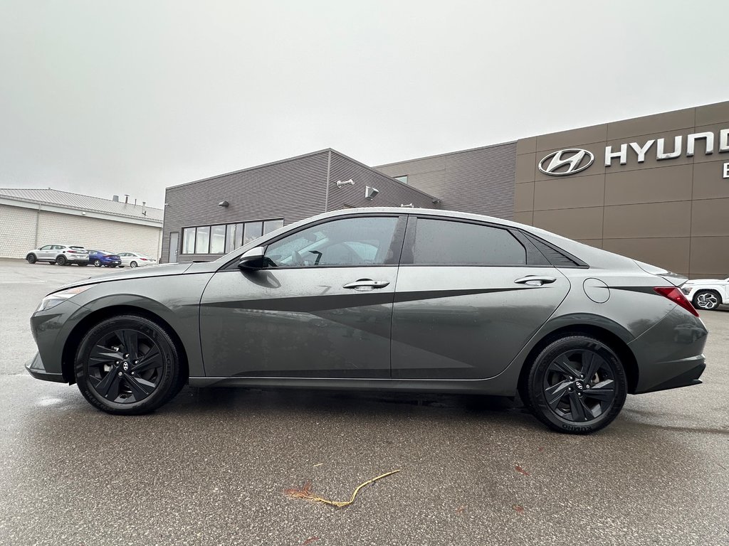 2023 Hyundai Elantra in Pickering, Ontario - 2 - w1024h768px