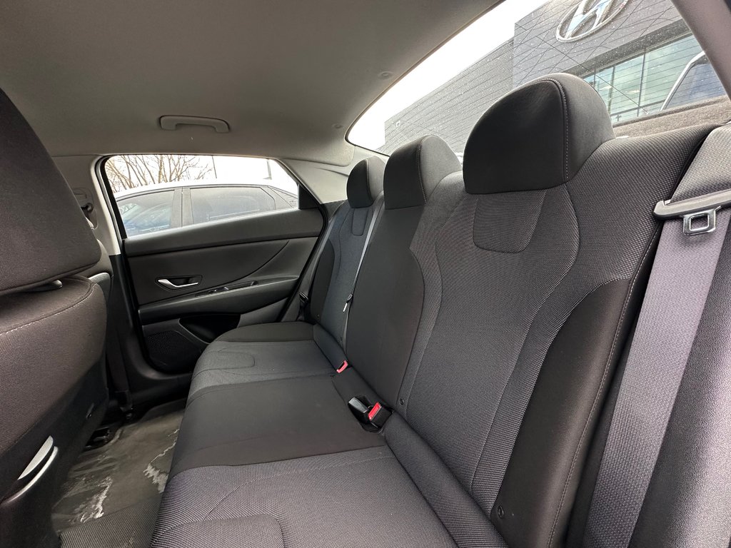 2023 Hyundai Elantra in Pickering, Ontario - 17 - w1024h768px