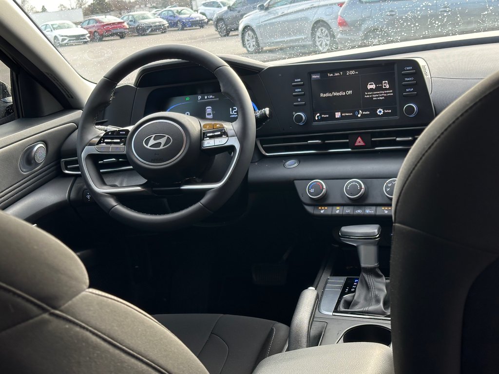 2024 Hyundai Elantra in Pickering, Ontario - 11 - w1024h768px