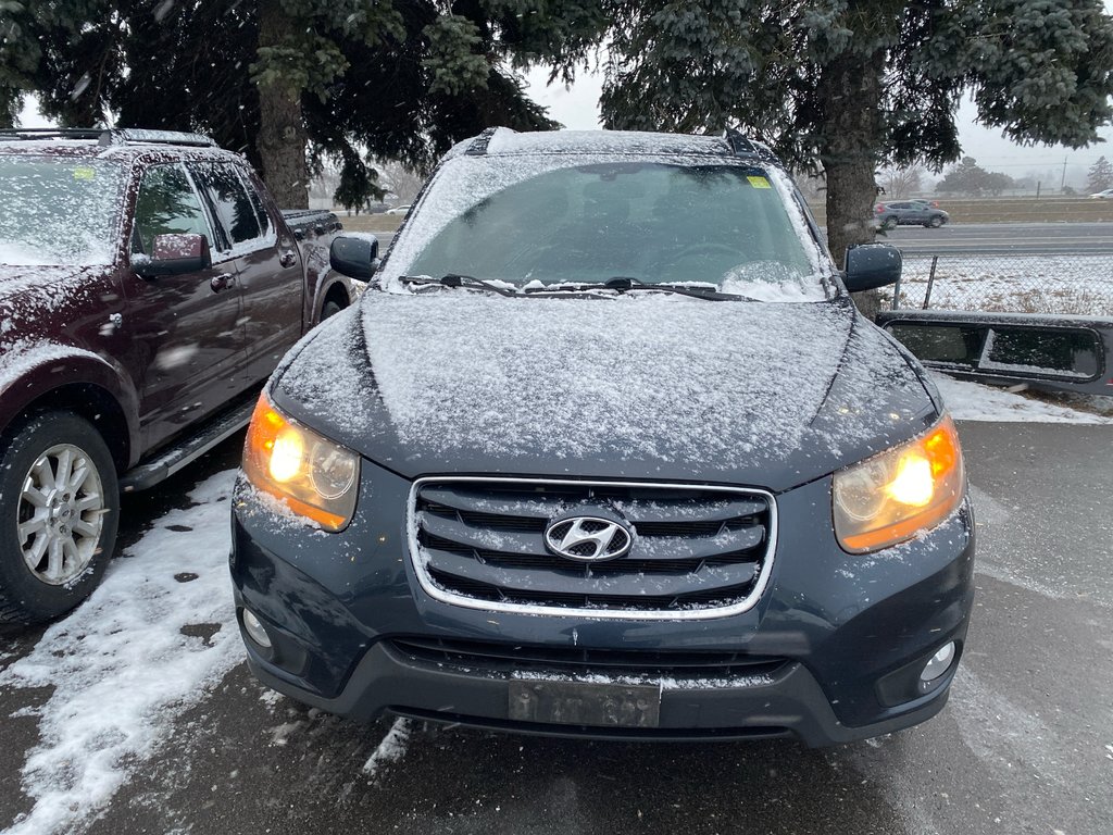 2010 Hyundai Santa Fe in Pickering, Ontario - 1 - w1024h768px