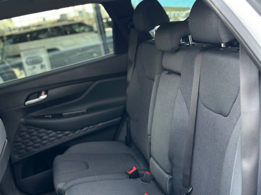 2020 Hyundai Santa Fe in Pickering, Ontario - 14 - w1024h768px