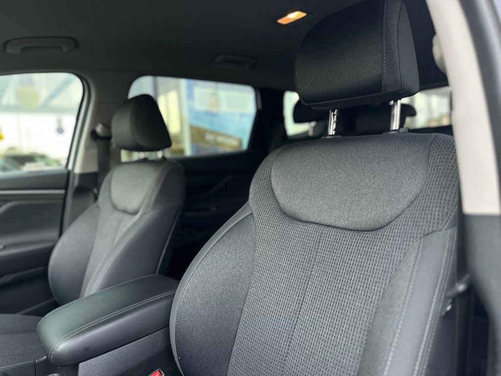 2020 Hyundai Santa Fe in Pickering, Ontario - 7 - w1024h768px