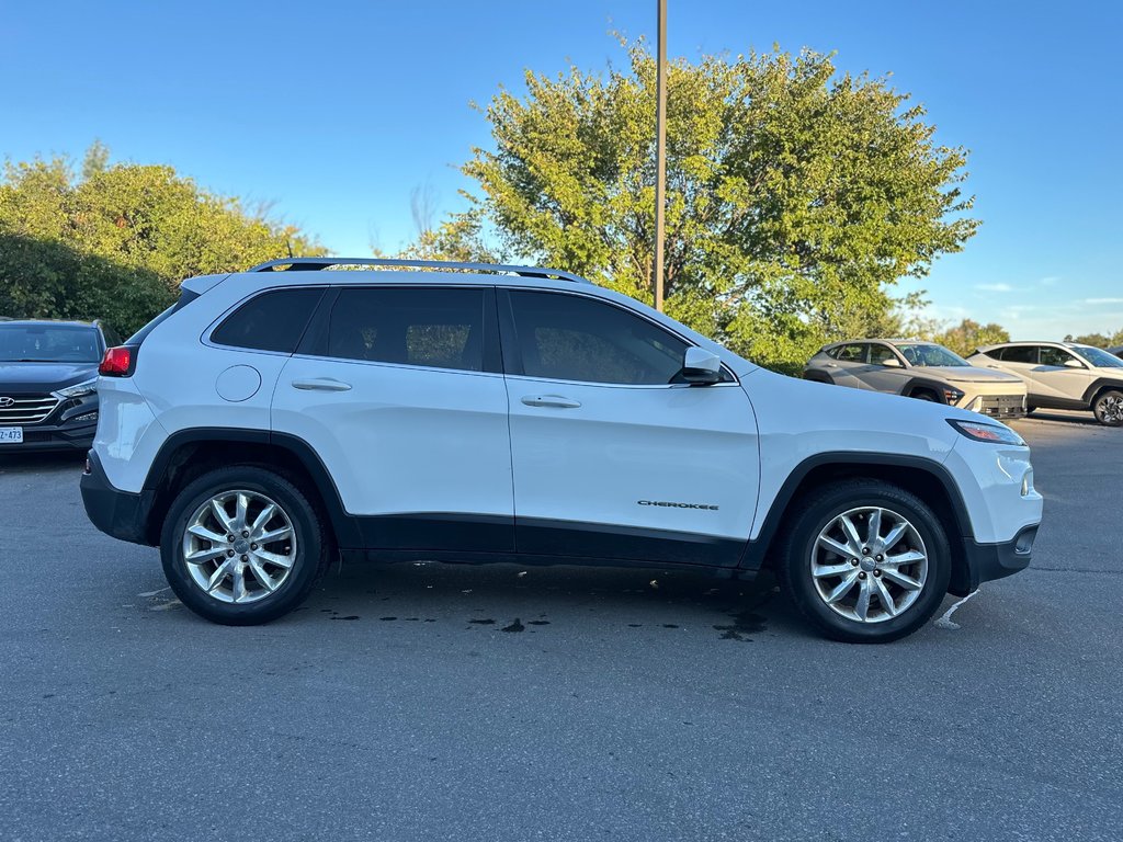 2016 Jeep Cherokee in Pickering, Ontario - 6 - w1024h768px