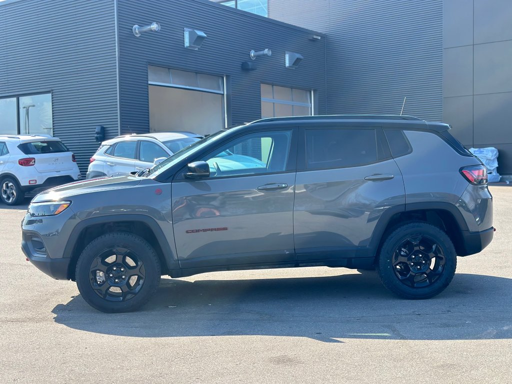 2023 Jeep Compass in Pickering, Ontario - 2 - w1024h768px