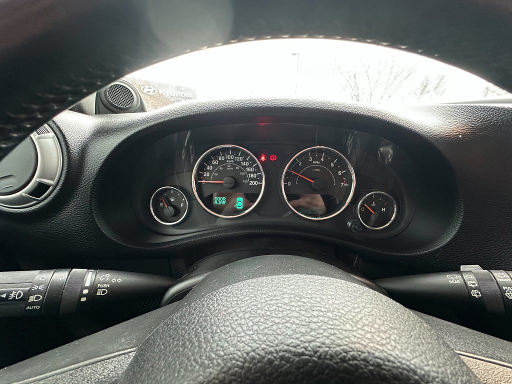 2014 Jeep Wrangler Unlimited in Pickering, Ontario - 16 - w1024h768px