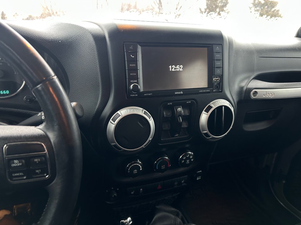 2014 Jeep Wrangler Unlimited in Pickering, Ontario - 12 - w1024h768px