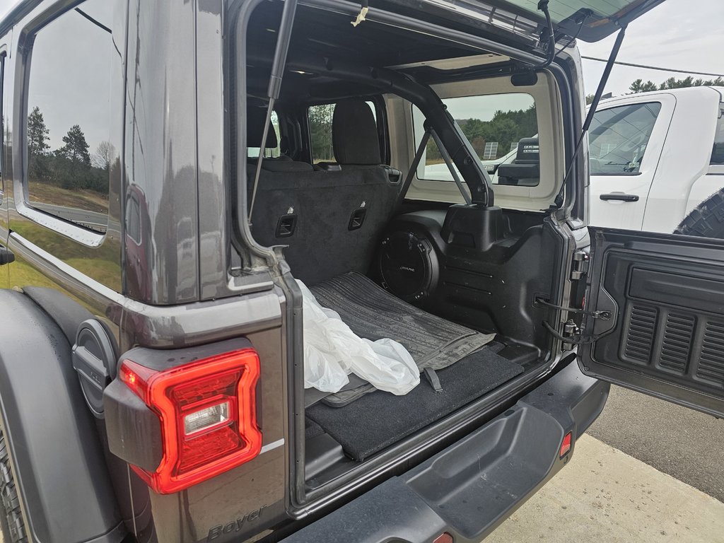 2020 Jeep Wrangler Unlimited in Pickering, Ontario - 6 - w1024h768px