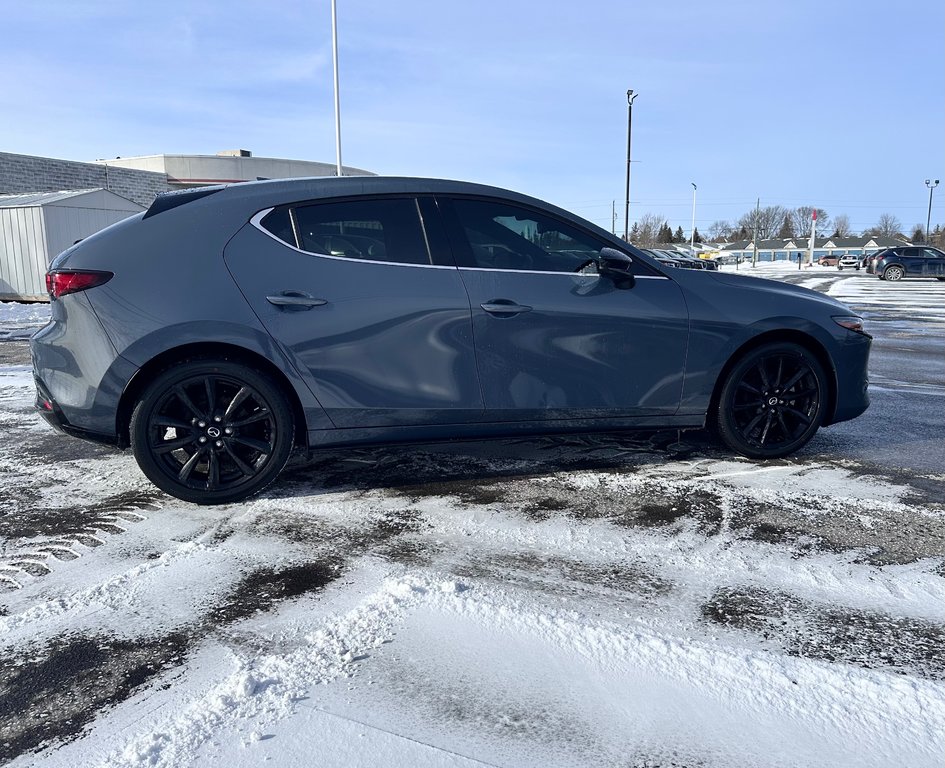 2022 Mazda 3 in Pickering, Ontario - 3 - w1024h768px