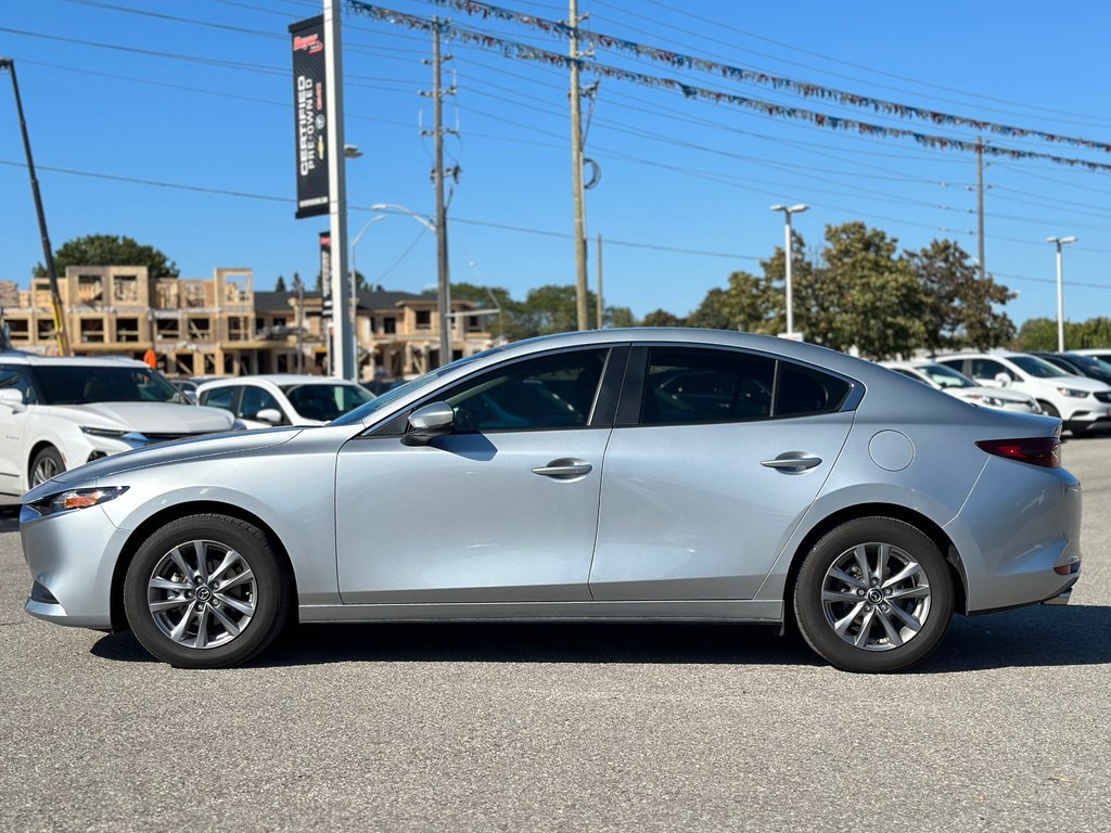 2021 Mazda 3 in Pickering, Ontario - 2 - w1024h768px