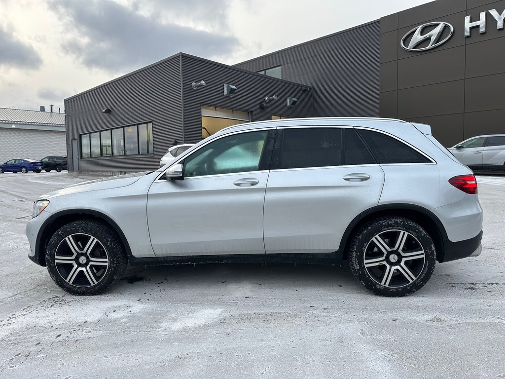 2019 Mercedes-Benz GLC in Pickering, Ontario - 2 - w1024h768px