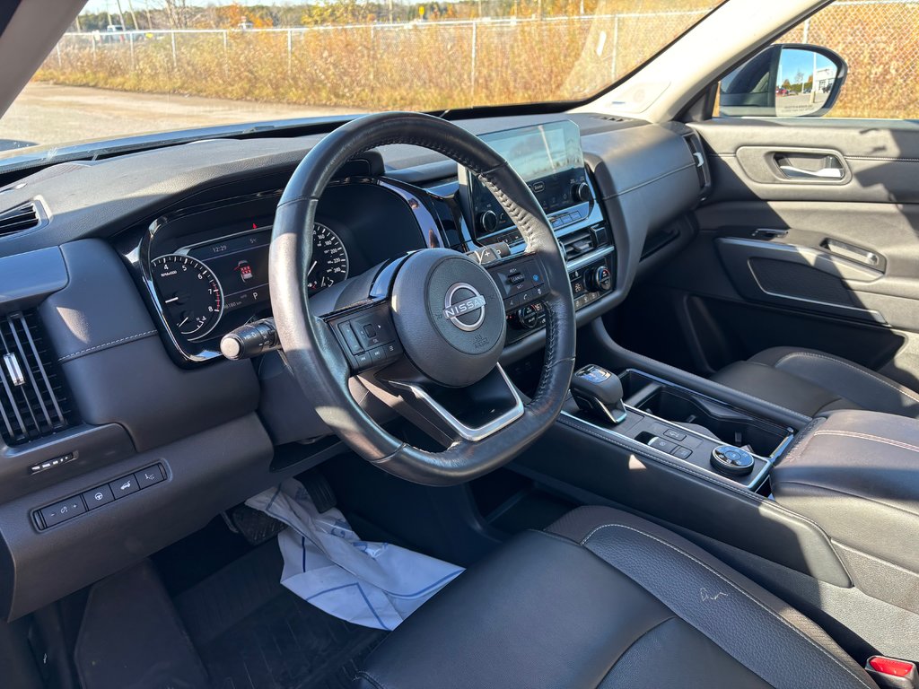 2022 Nissan Pathfinder in Lindsay, Ontario - 12 - w1024h768px