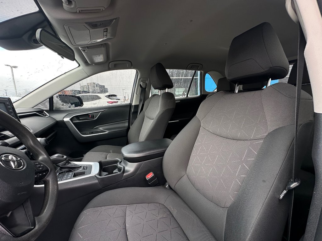 2019 Toyota RAV4 in Pickering, Ontario - 15 - w1024h768px