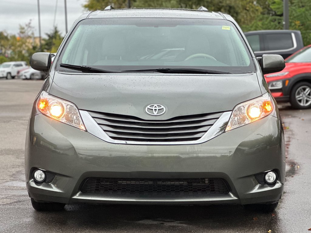 2014 Toyota Sienna in Pickering, Ontario - 5 - w1024h768px