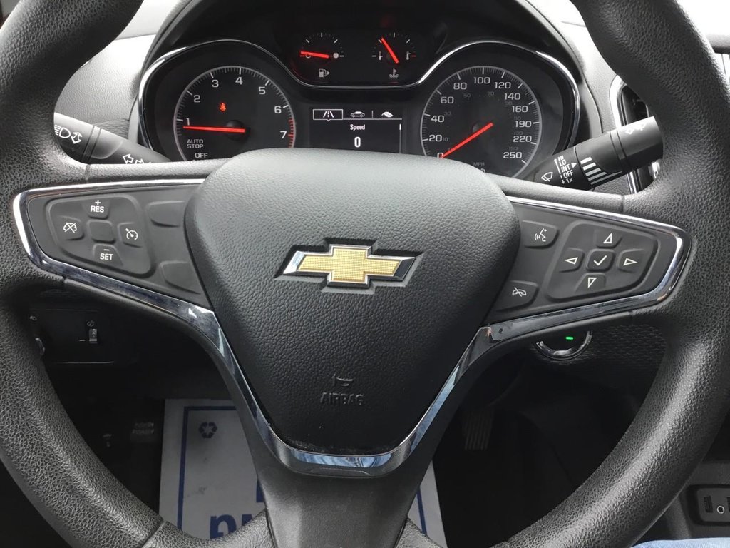 2019 Chevrolet Cruze in Pickering, Ontario - 14 - w1024h768px