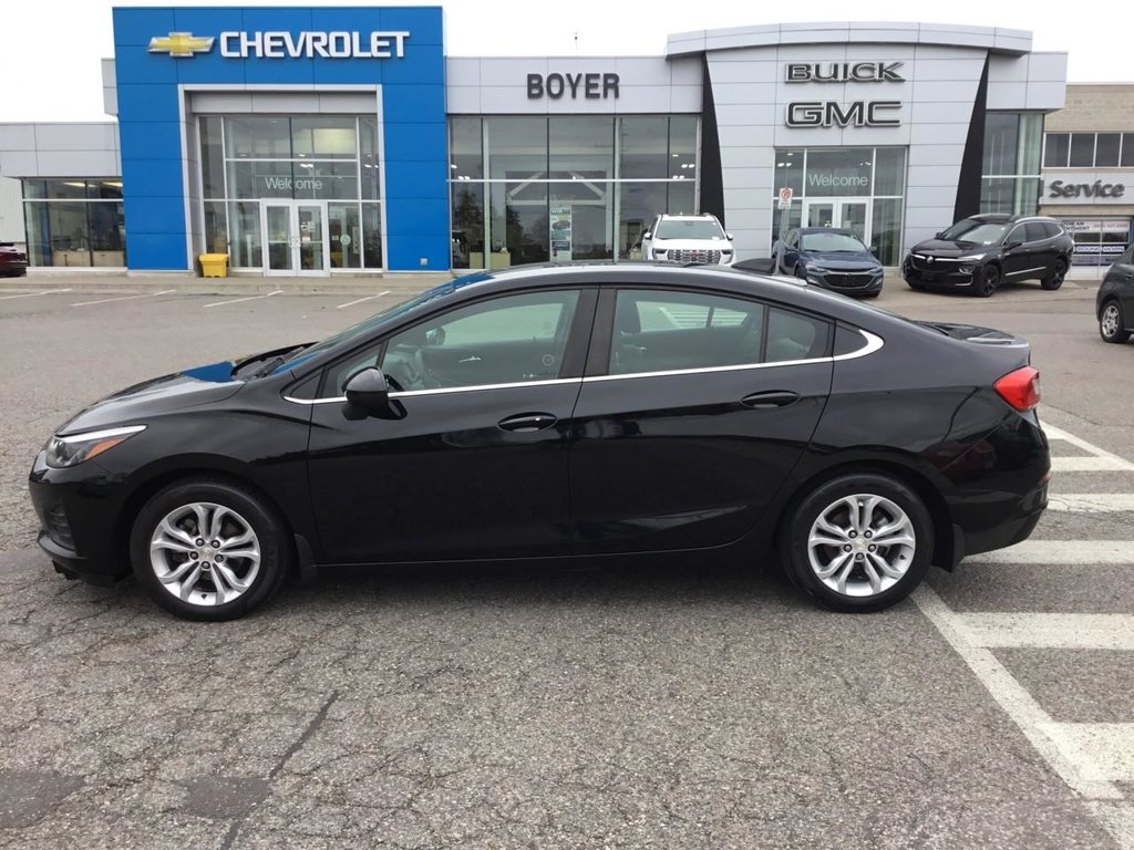 2019 Chevrolet Cruze in Pickering, Ontario - 2 - w1024h768px