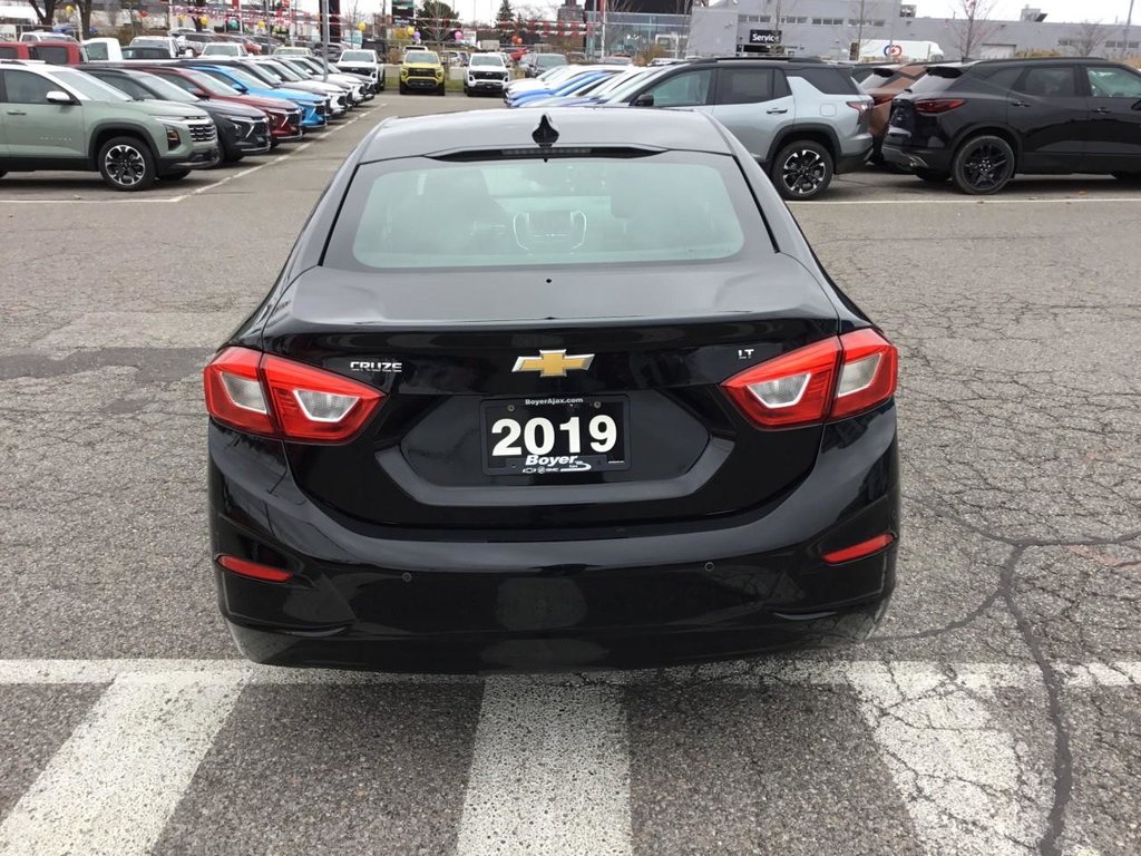 2019 Chevrolet Cruze in Pickering, Ontario - 4 - w1024h768px