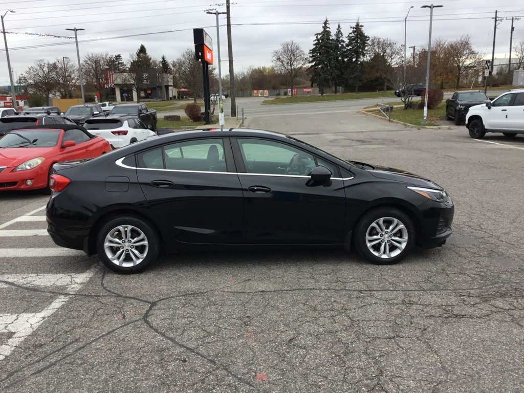 2019 Chevrolet Cruze in Pickering, Ontario - 6 - w1024h768px