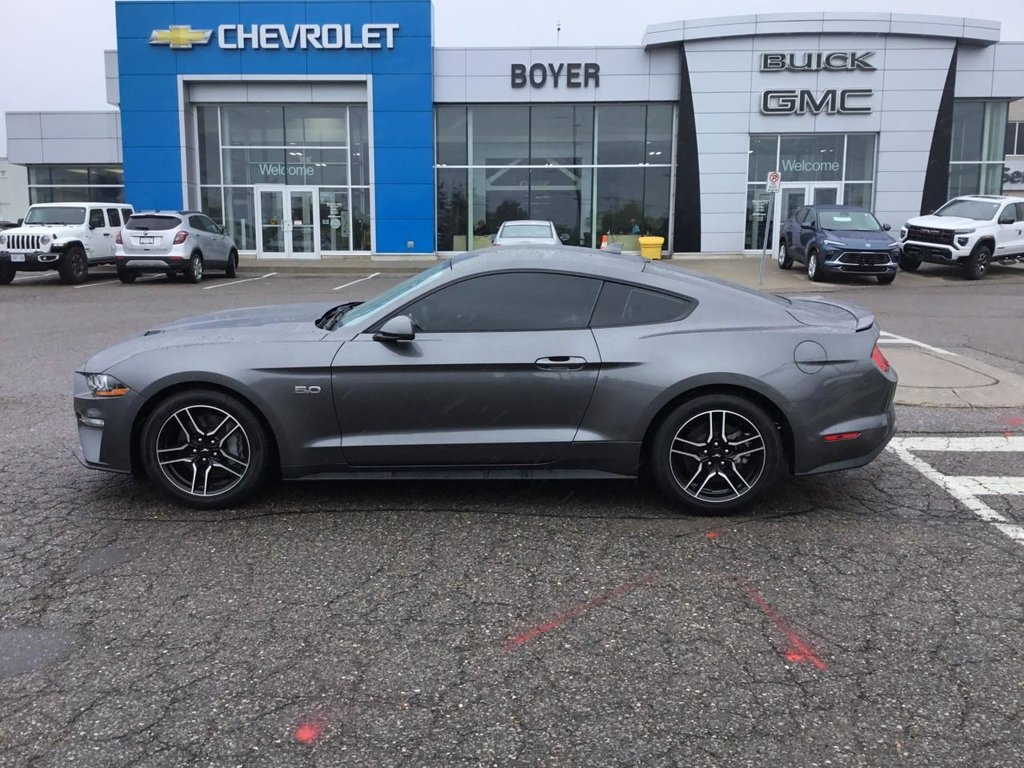 2021 Ford Mustang in Pickering, Ontario - 2 - w1024h768px