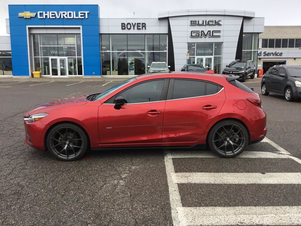 2018 Mazda 3 in Pickering, Ontario - 3 - w1024h768px