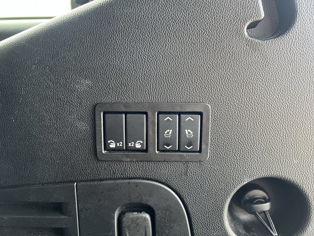 2020 Cadillac Escalade Premium Luxury in Saint John, New Brunswick - 23 - w1024h768px