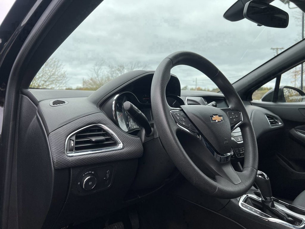 2018 Chevrolet Cruze in Saint John, New Brunswick - 14 - w1024h768px