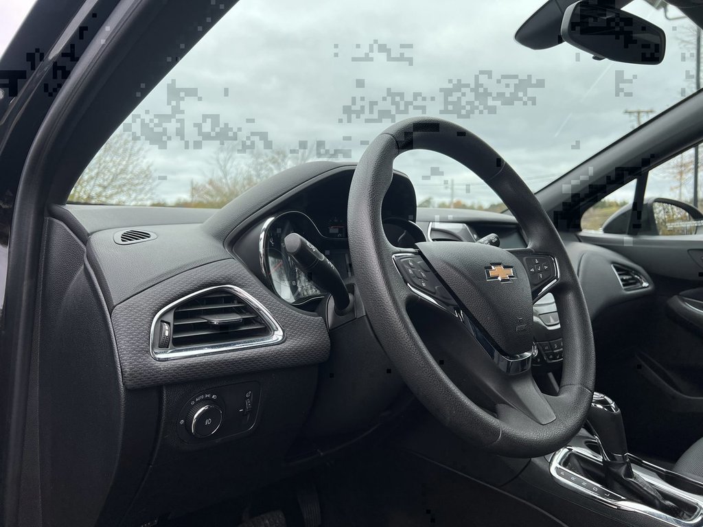 2018 Chevrolet Cruze in Saint John, New Brunswick - 14 - w1024h768px